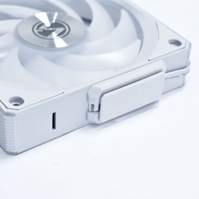 Lian Li UNI FAN CL Wireless L&uuml;fter, 3er-Pack - 120mm, wei&szlig; image number 10