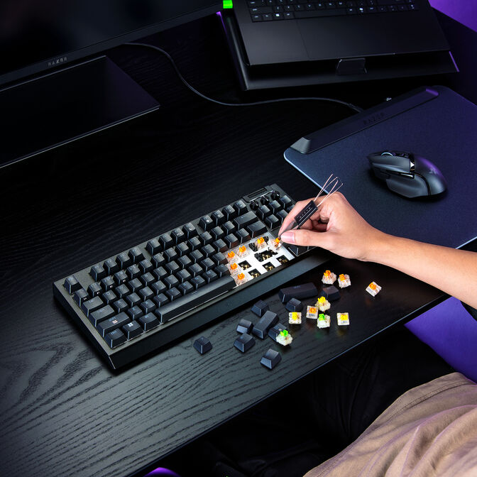 Razer BlackWidow V4 Tenkeyless HyperSpeed kabellose Gaming-Tastatur, RGB - Orange Taktile Switches, ISO (DE) image number 12