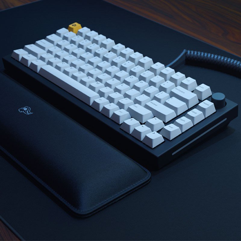 Gaming-Tastatur Glorious GMMK Pro in Schwarz mit weißen Tasten
